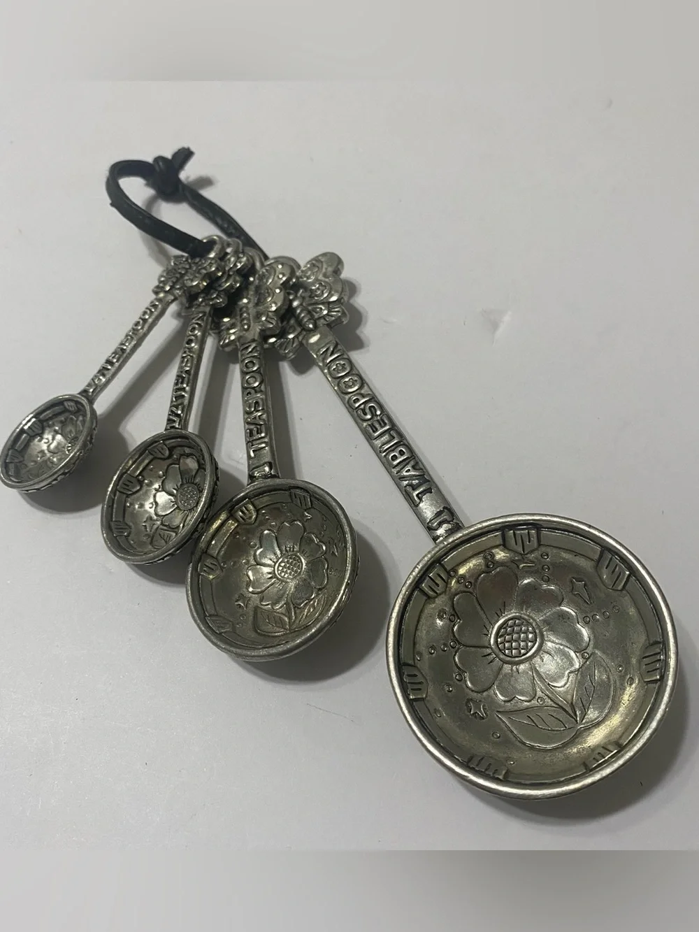VTG Silver Tone Metal Measuring Spoon Set Embossed Floral Butterfly Kitchen Deco